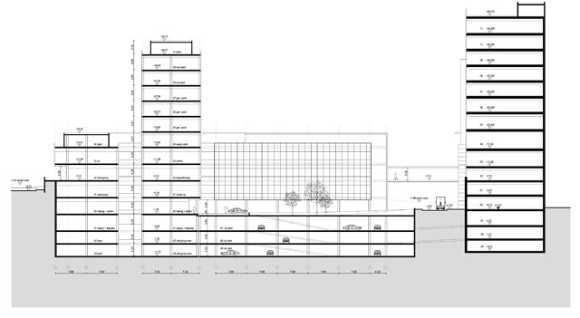 Architektonische Schnittzeichnung eines mehrstöckigen Gebäudekomplexes mit Parkebenen, Innenräumen, Autos, Bäumen und Höhenmarkierungen.